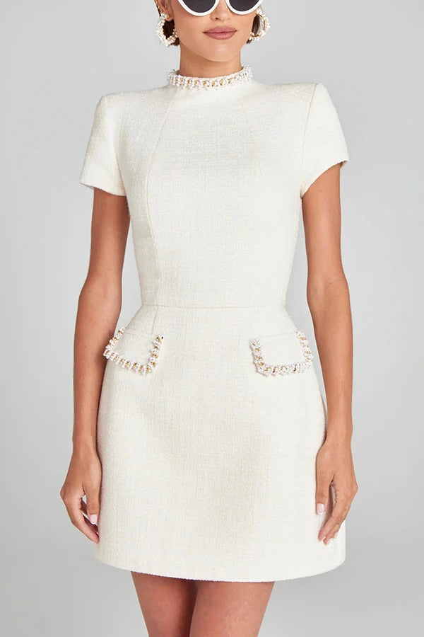 CM | Exquisito y juguetón minivestido de manga corta con bolsillos en tejido de tweed con cuentas