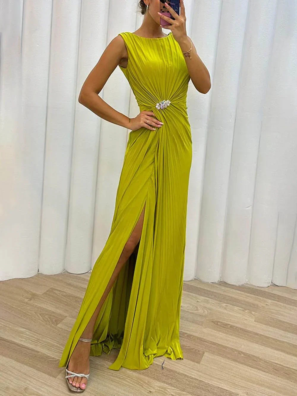 CM | Atemporal y favorecedor maxi vestido dividido