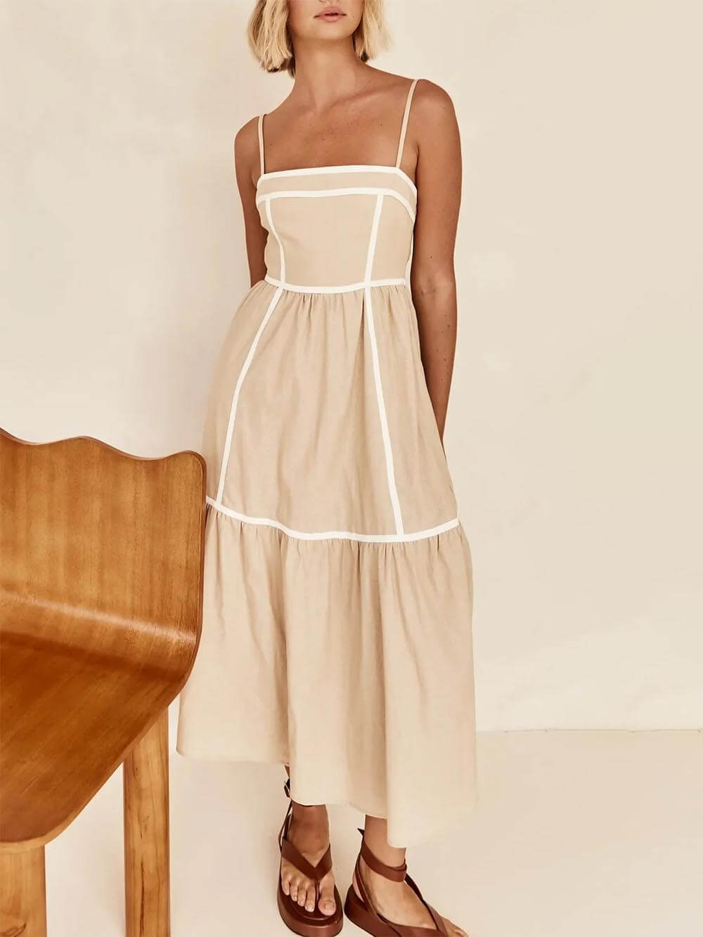 CM | Vestido Midi con Tirantes Ajustables y Ribetes de Color en Contraste
