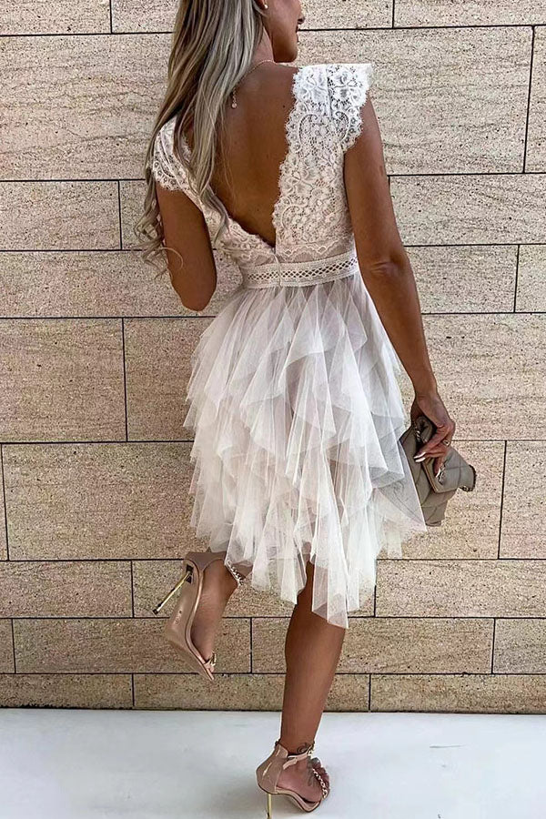 CM | Vestido midi de encaje sin mangas y escote en V
