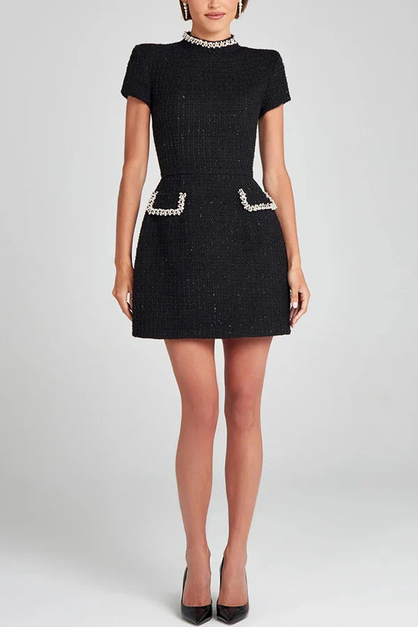 CM | Exquisito y juguetón minivestido de manga corta con bolsillos en tejido de tweed con cuentas