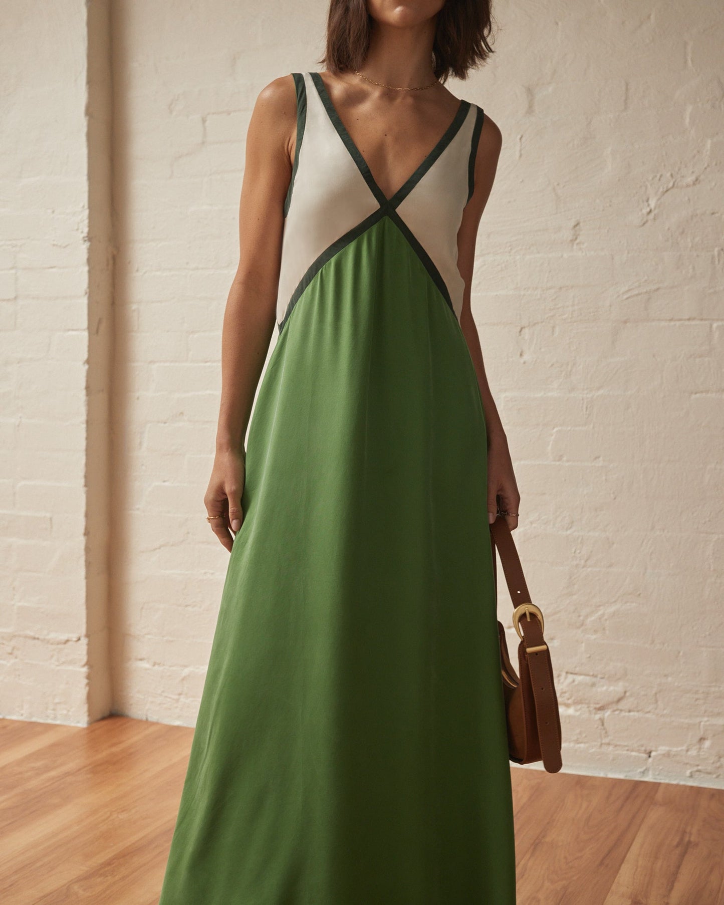 CM | Vestido maxi ligero con escote en V