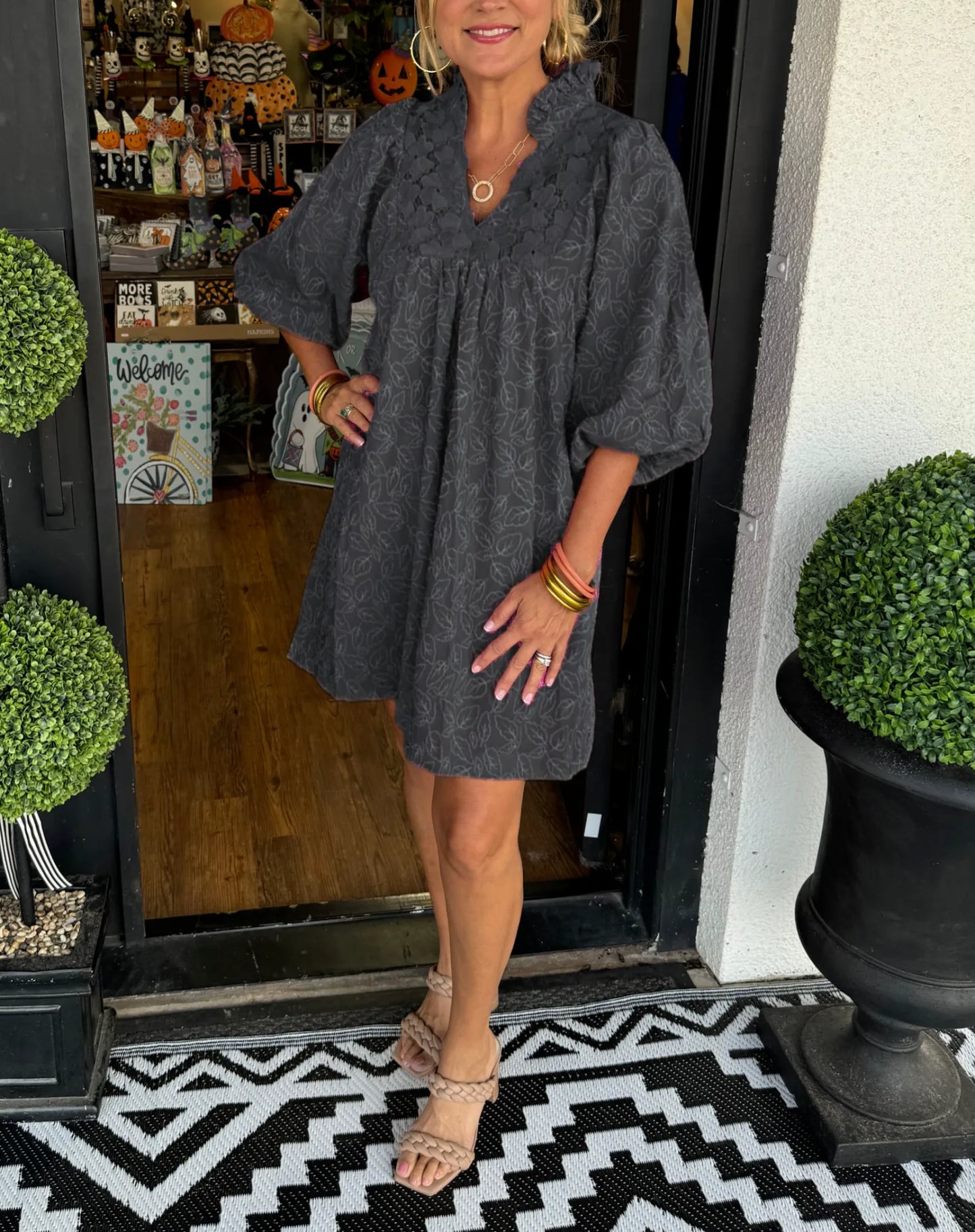 CM | Vestido corto de jacquard con mangas abullonadas