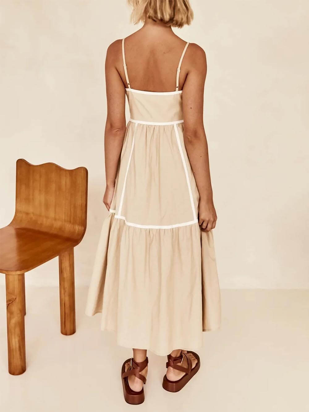 CM | Vestido Midi con Tirantes Ajustables y Ribetes de Color en Contraste