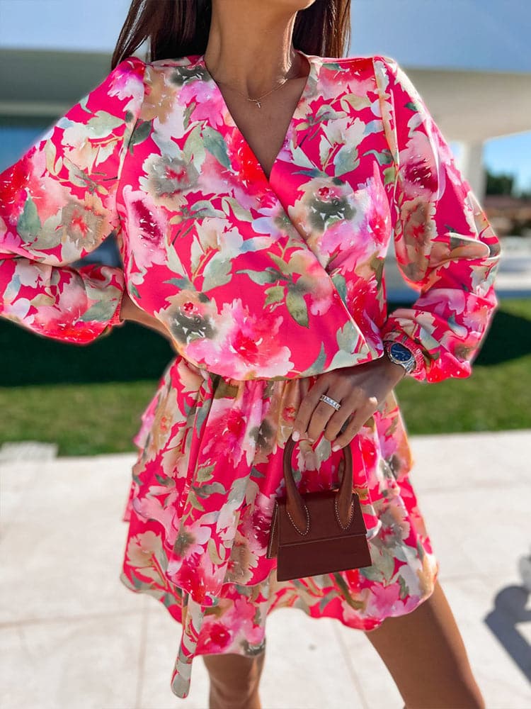 CM | Nuevo mini vestido elegante con escote en V y adorno de volantes