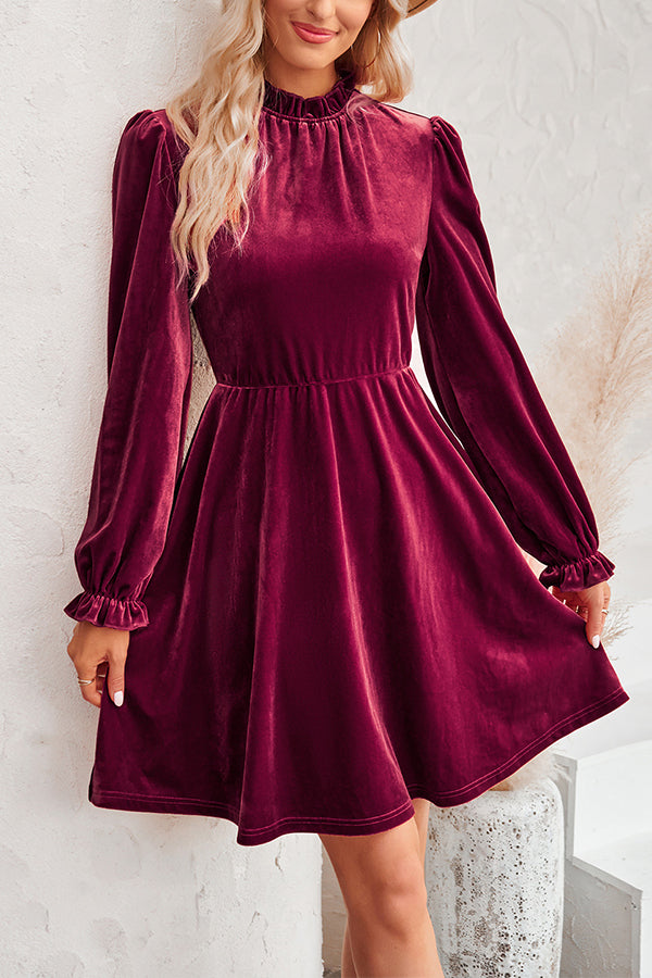 CM | Minivestido de terciopelo de manga larga y cuello alto