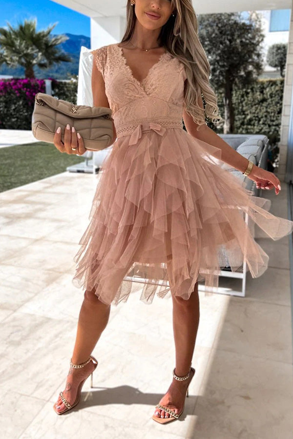 CM | Vestido midi de encaje sin mangas y escote en V