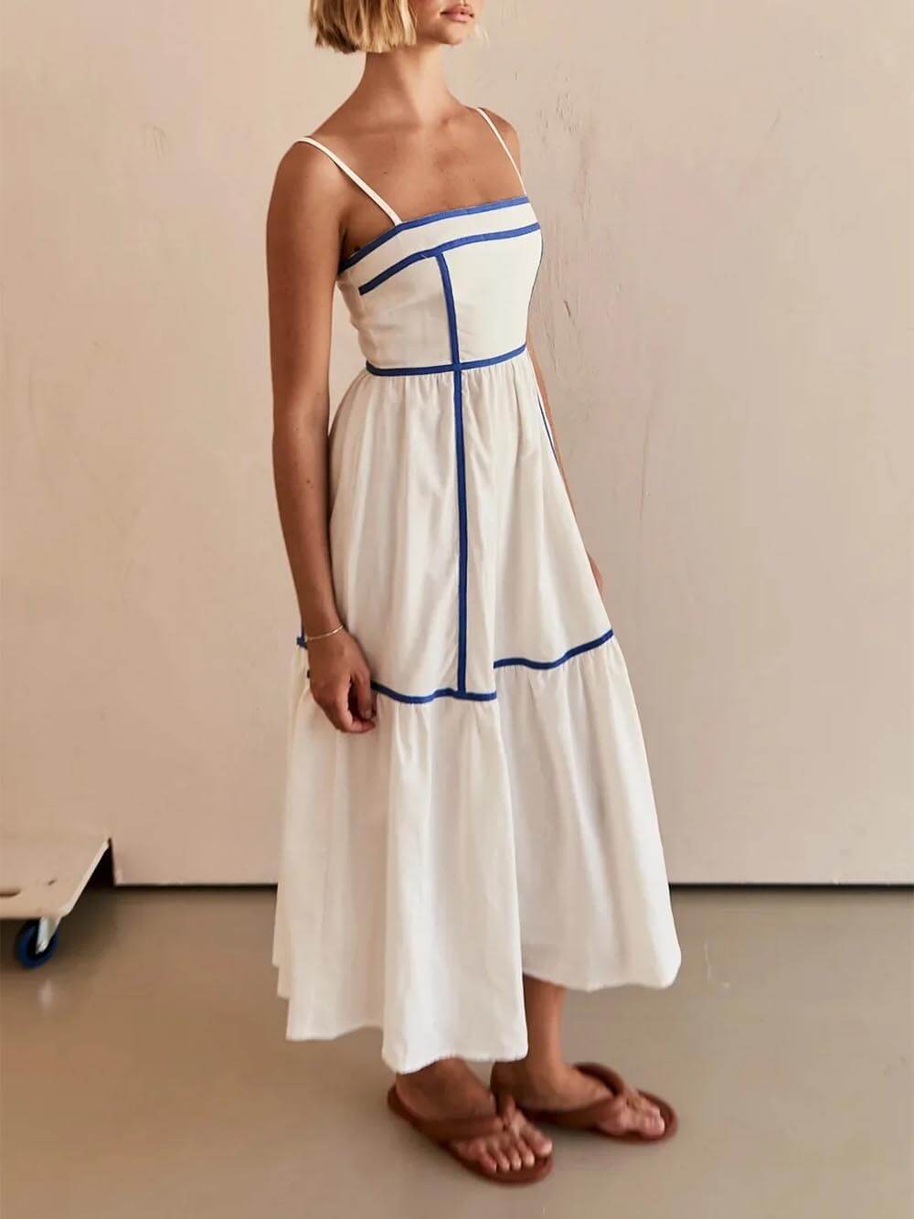 CM | Vestido Midi con Tirantes Ajustables y Ribetes de Color en Contraste