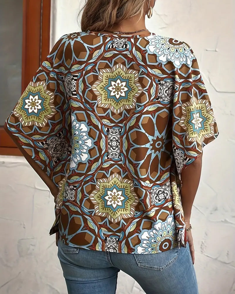 CM | Blusa abotonada de media manga con cuello de pico y estampado retro
