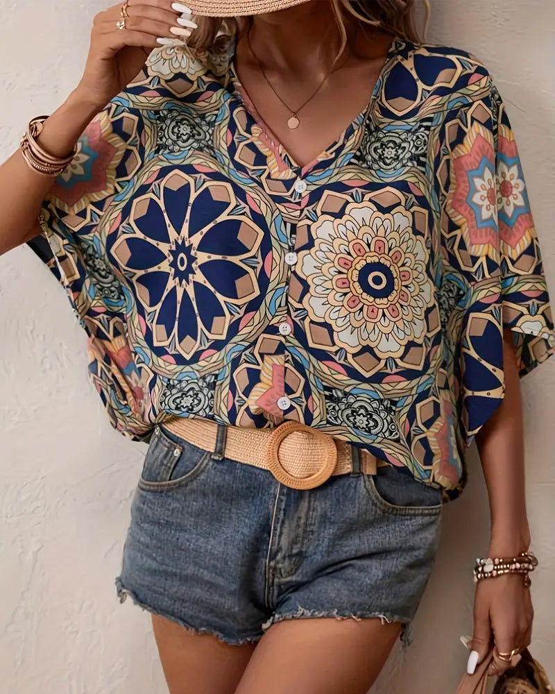 CM | Blusa abotonada de media manga con cuello de pico y estampado retro