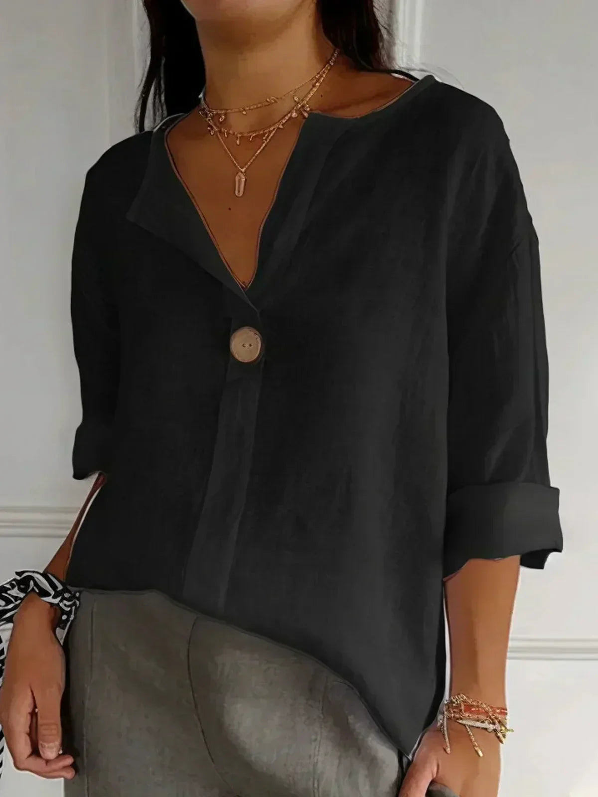 CM | Blusa casual cuello pico Compra 1 y llévate 1 GRATIS