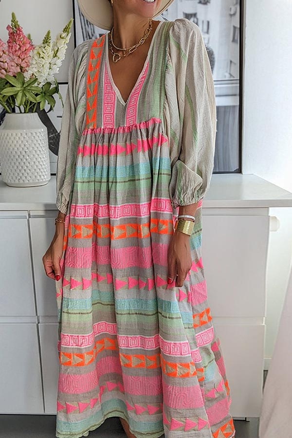 CM | Vestido midi de rayas rosas con llave griega y collar naranja