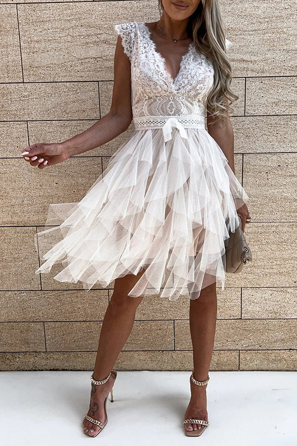 CM | Vestido midi de encaje sin mangas y escote en V