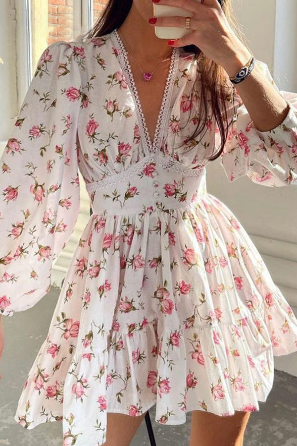 CM | Vestido corto de encaje con escote en V