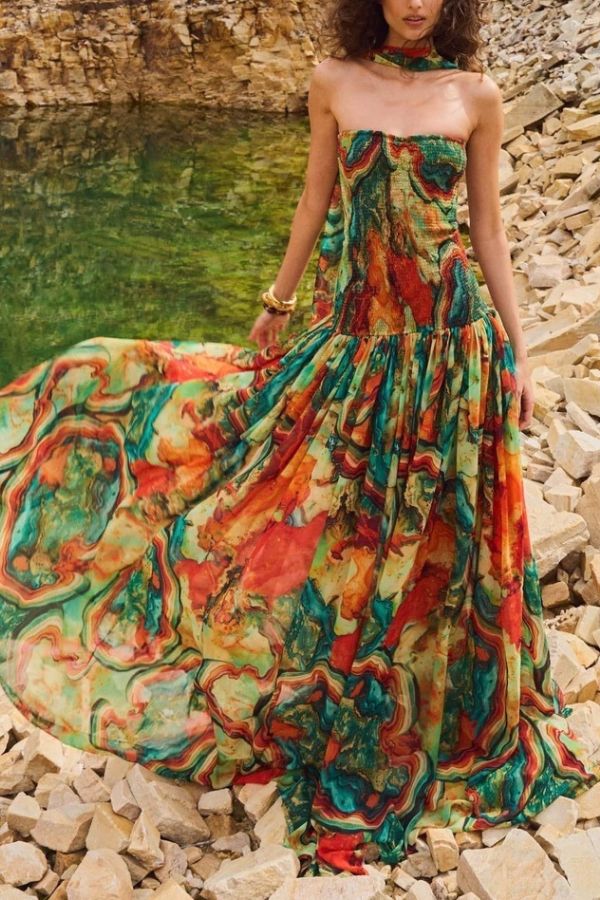 CM | Vacay Vibes Vestido maxi con hombros al descubierto y estampado de lava de colores con pañuelo fruncido