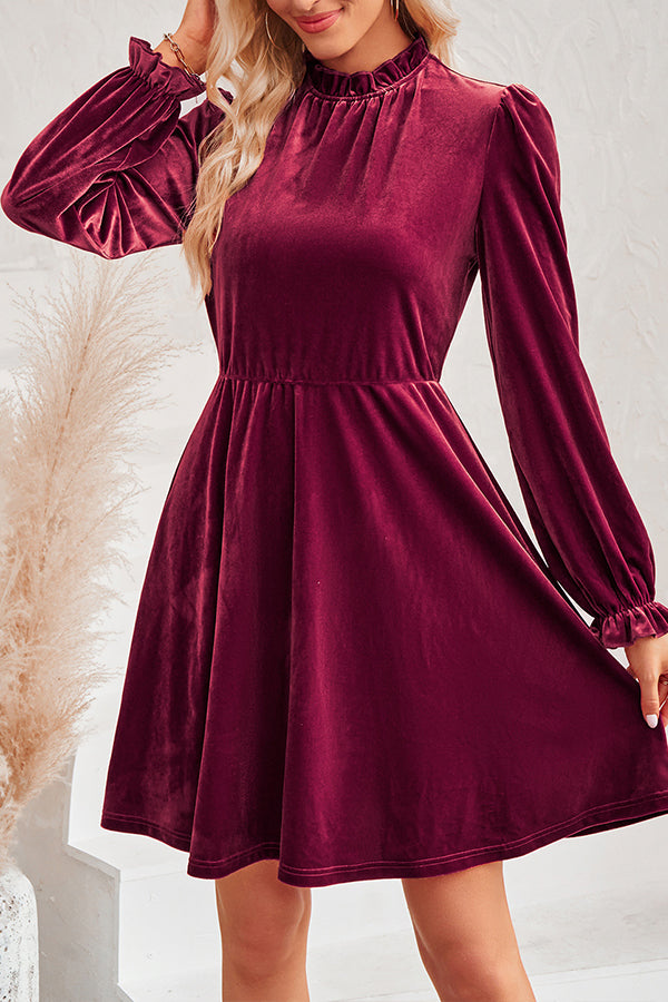 CM | Minivestido de terciopelo de manga larga y cuello alto