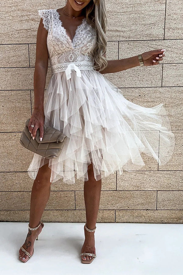 CM | Vestido midi de encaje sin mangas y escote en V