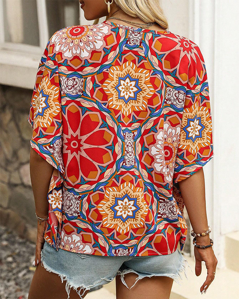 CM | Blusa abotonada de media manga con cuello de pico y estampado retro
