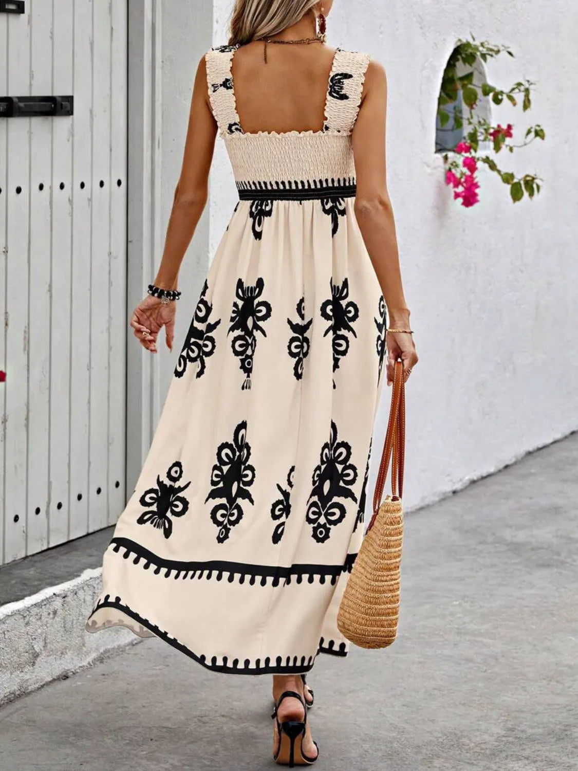 CM | maxi vestido estampado con tirantes anchos y fruncidos