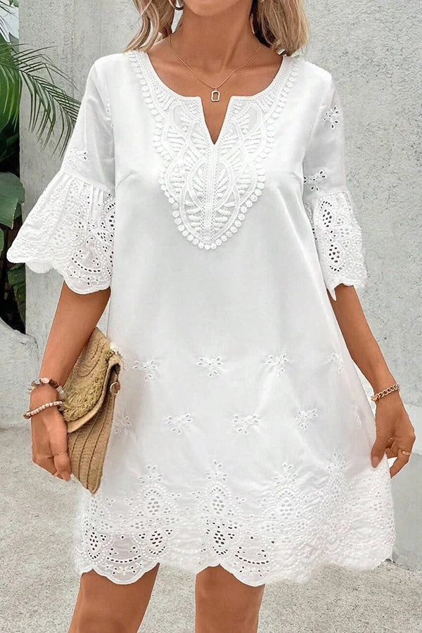 CM | Color sólido hueco bordado casual encaje cuello en v mini vestido
