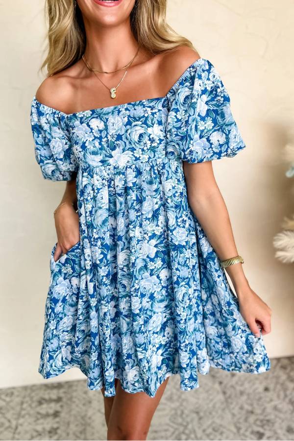 CM | Minivestido babydoll floral azul con mangas abullonadas