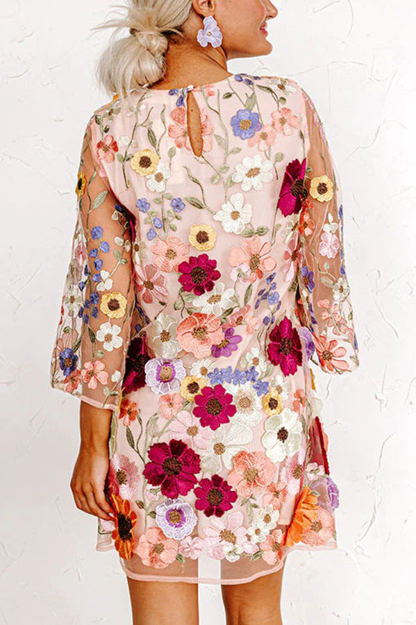 CM | Dahlia Dreaming Mini Vestido de Media Manga con Apliques Florales Bordados