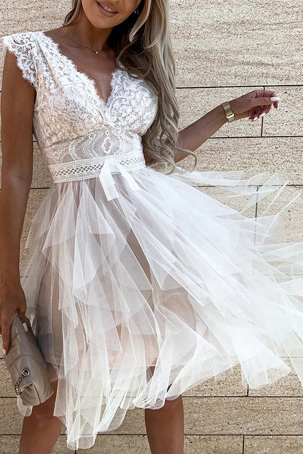 CM | Vestido midi de encaje sin mangas y escote en V