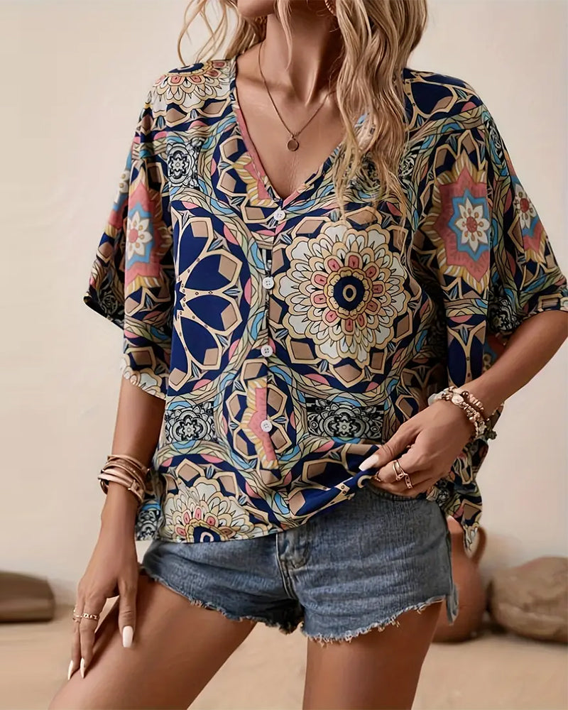 CM | Blusa abotonada de media manga con cuello de pico y estampado retro