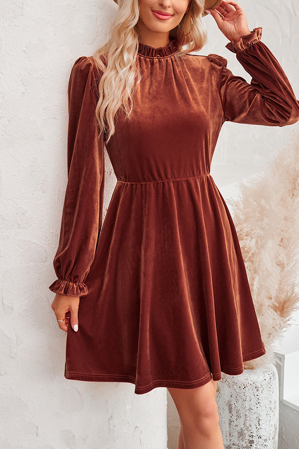 CM | Minivestido de terciopelo de manga larga y cuello alto