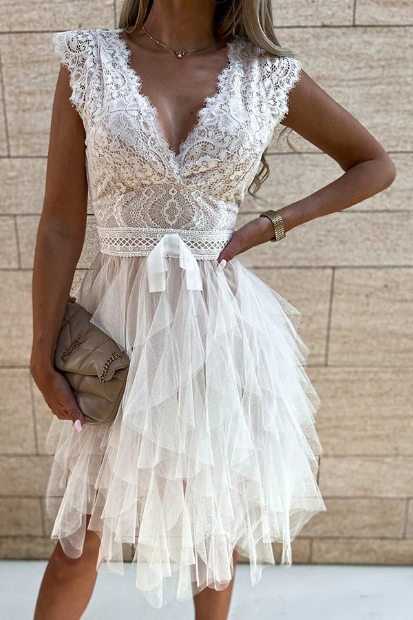 CM | Vestido midi de encaje sin mangas y escote en V