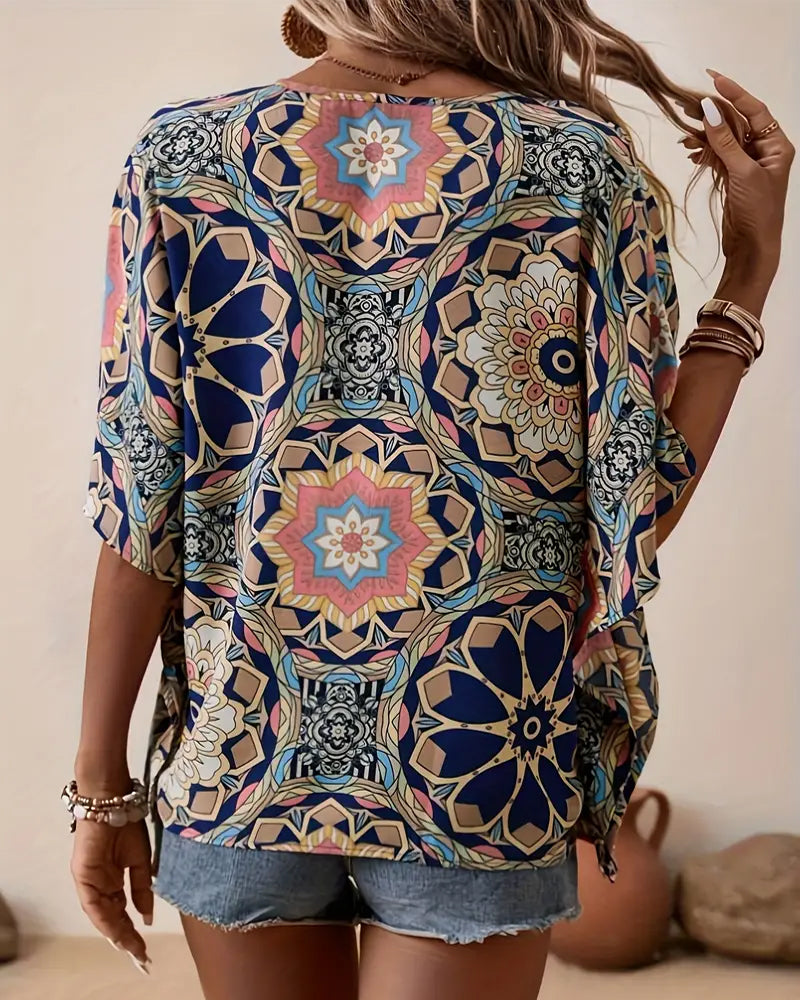 CM | Blusa abotonada de media manga con cuello de pico y estampado retro