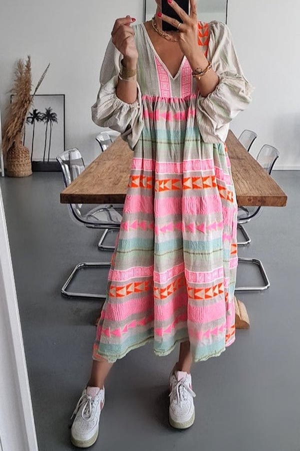 CM | Vestido midi de rayas rosas con llave griega y collar naranja