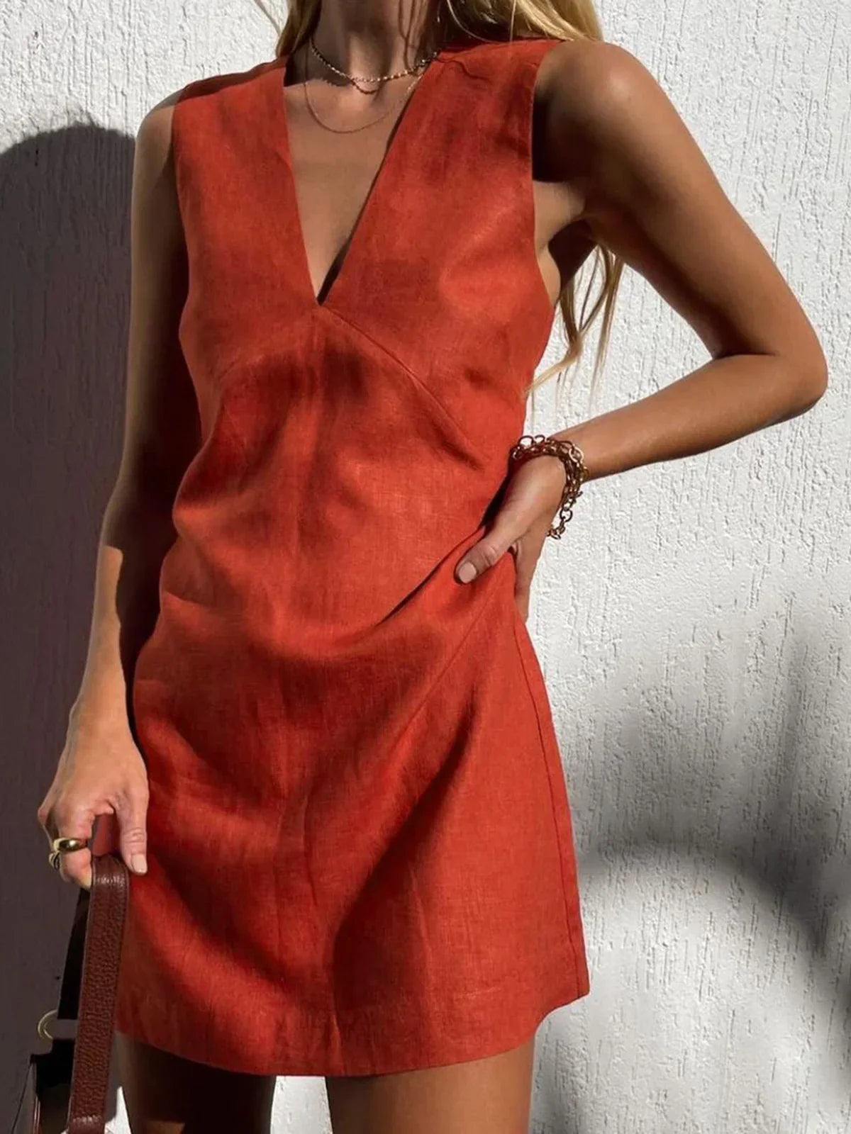 CM | Vestido corto con escote en V