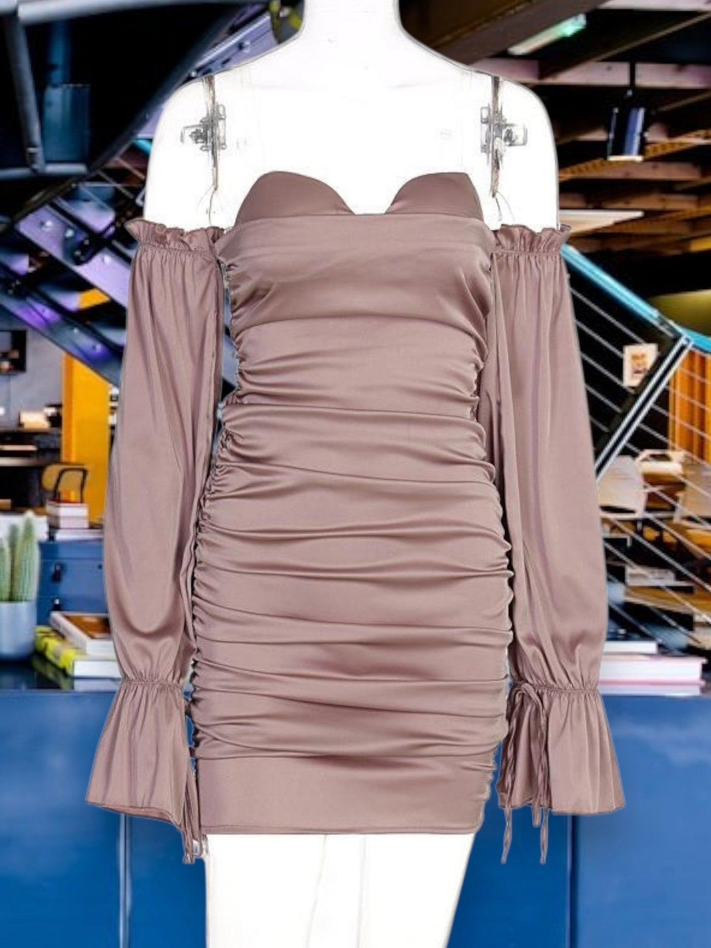 CM | Vestido de mujer sin hombros con detalles de volantes confeccionado en tejido elástico Mini vestido
