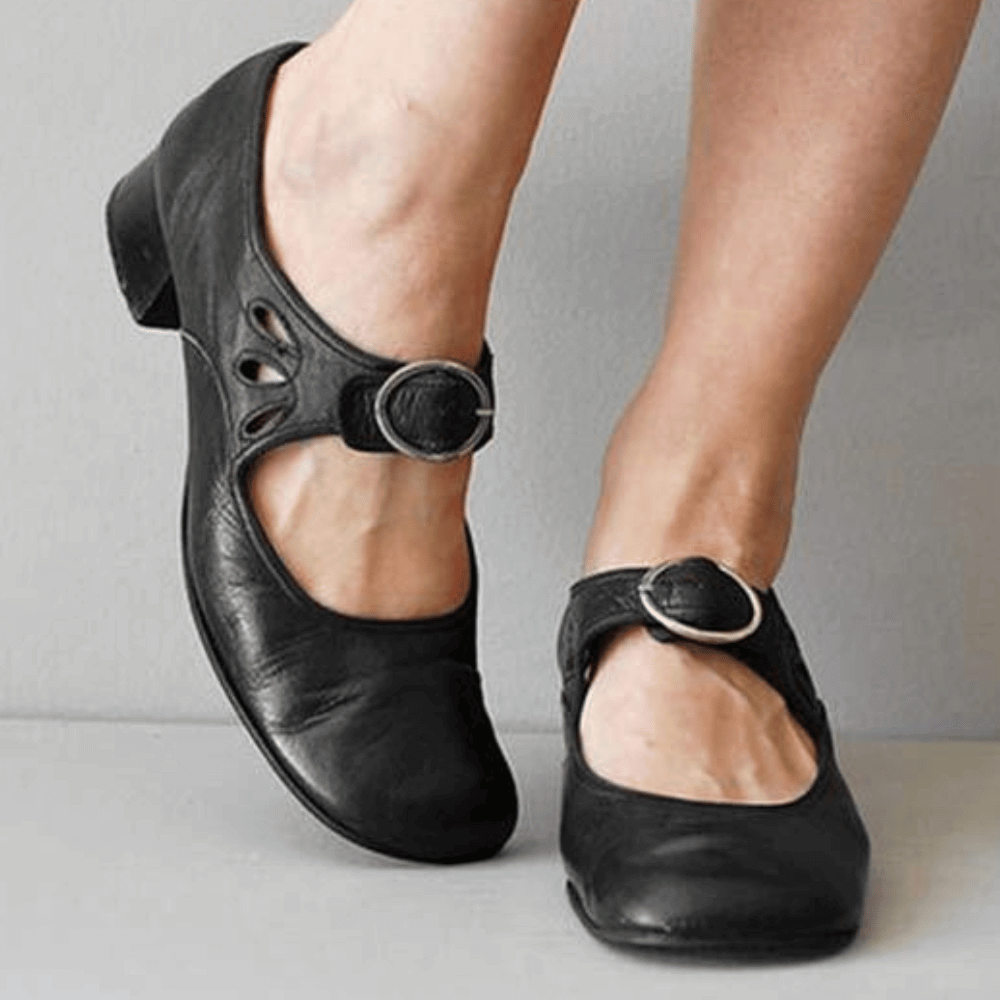CM | Zapatos con tacón bajo y hebilla