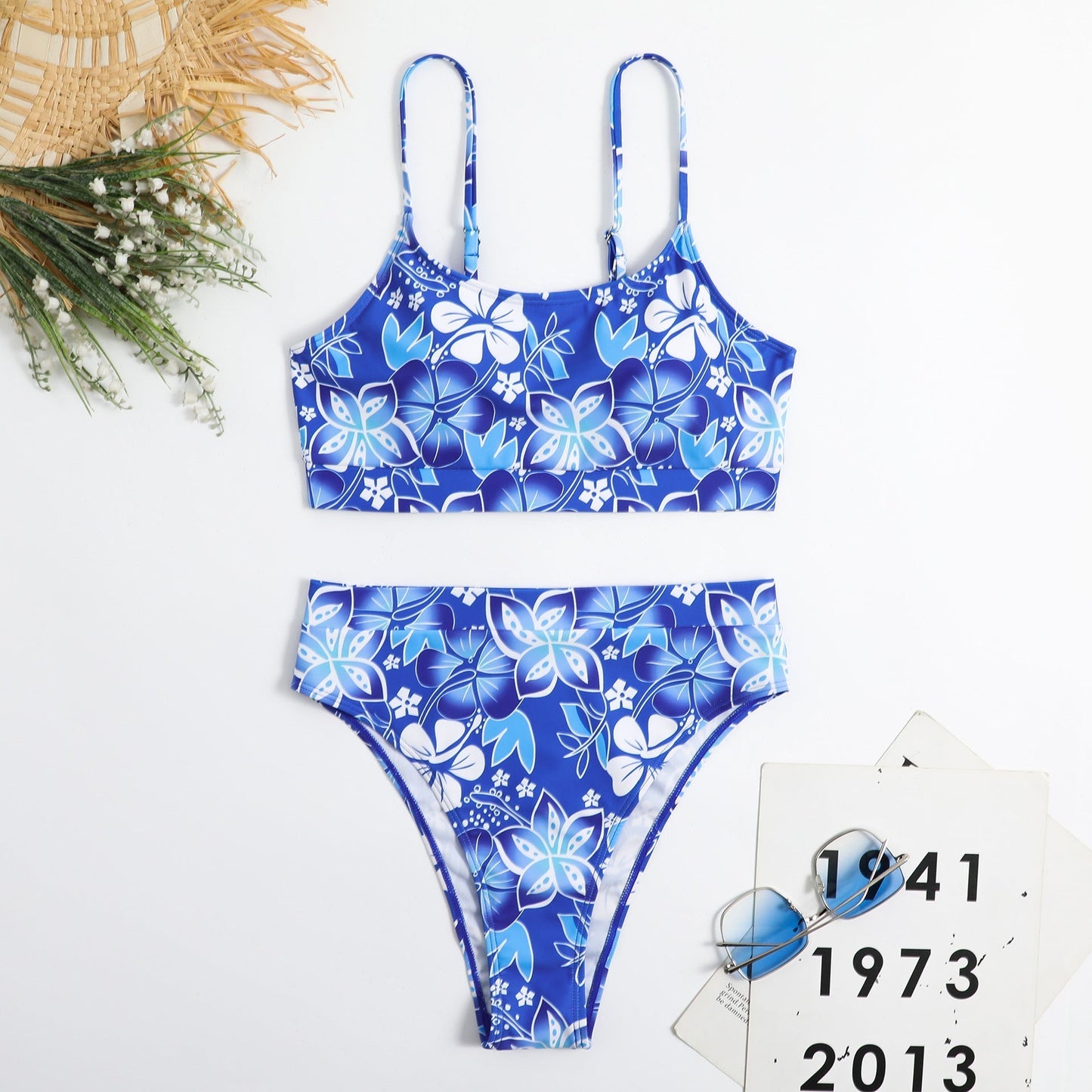 CM | Bikini con flores tropicales