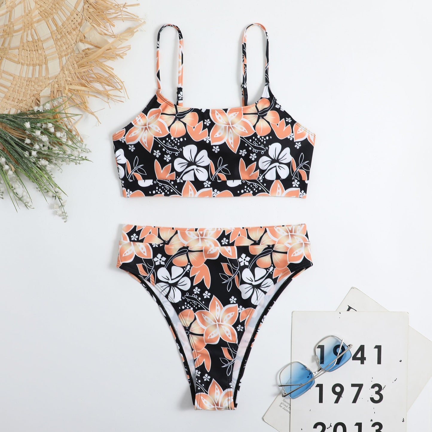 CM | Bikini con flores tropicales