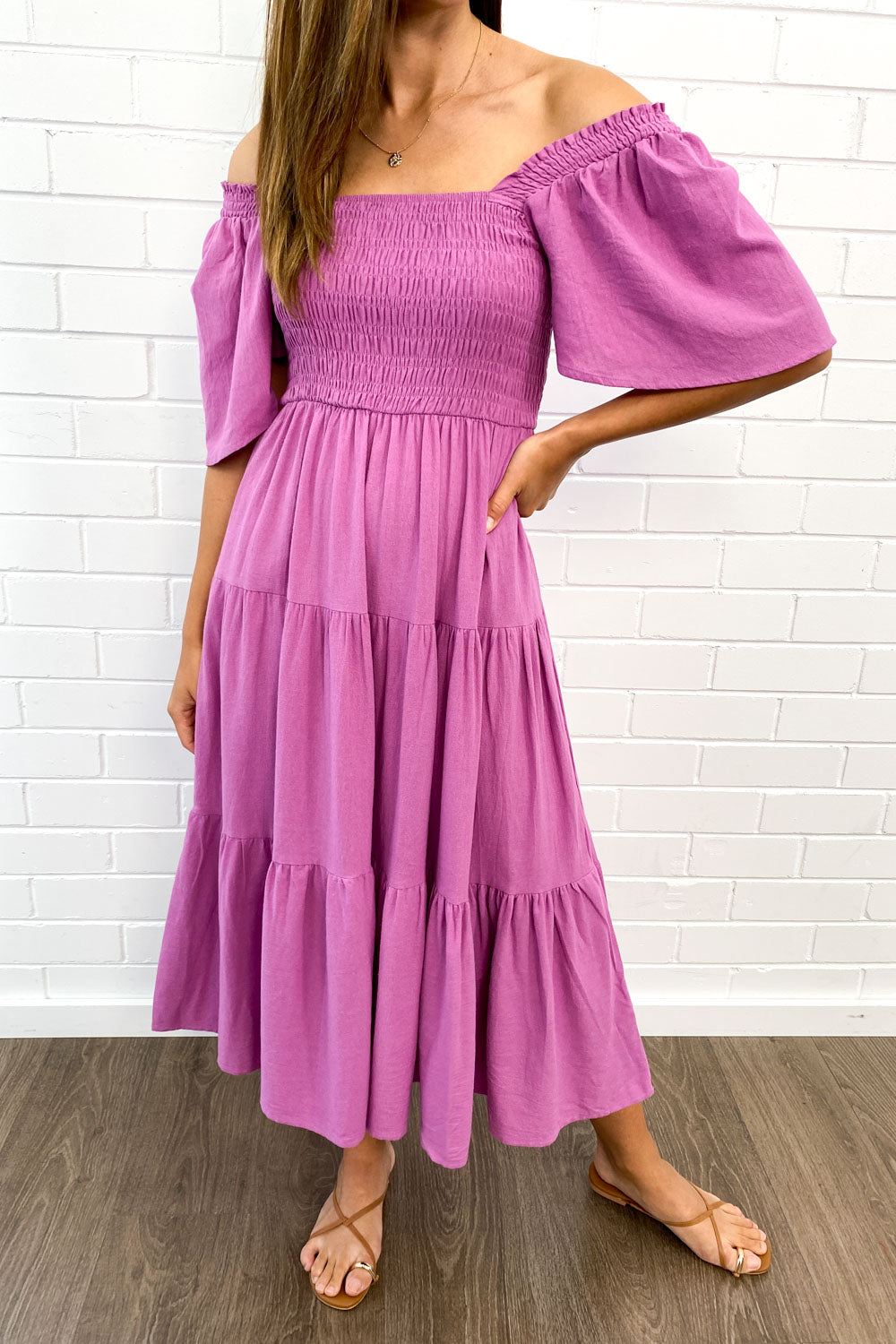 CM | Femenino vestido midi sin hombros