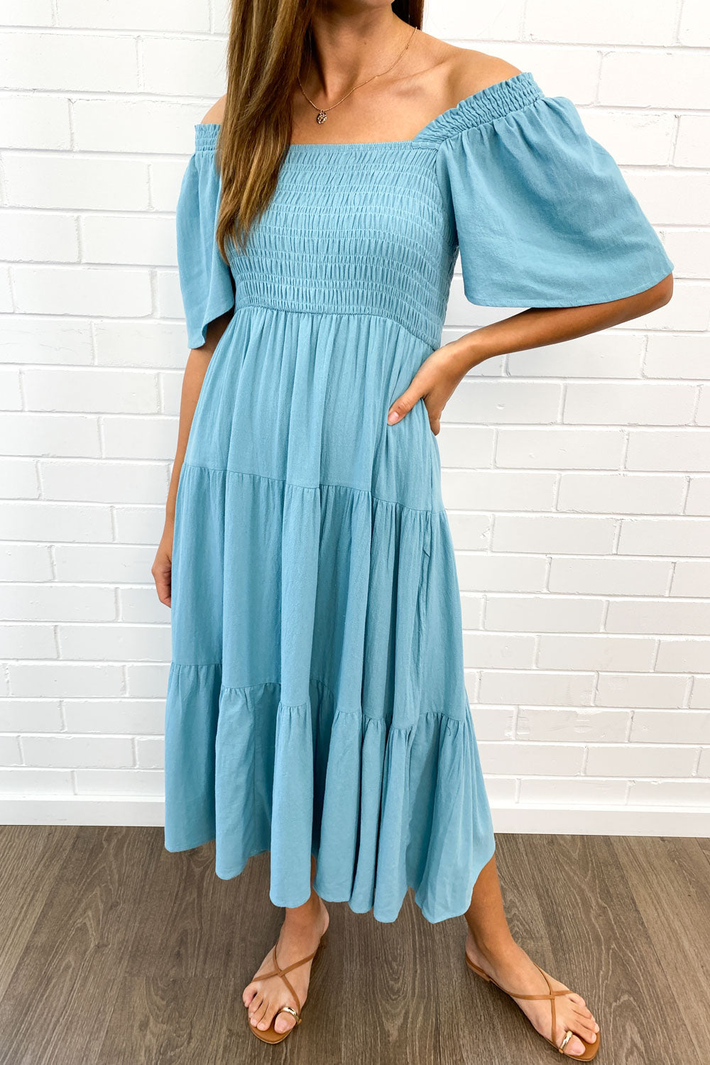 CM | Femenino vestido midi sin hombros
