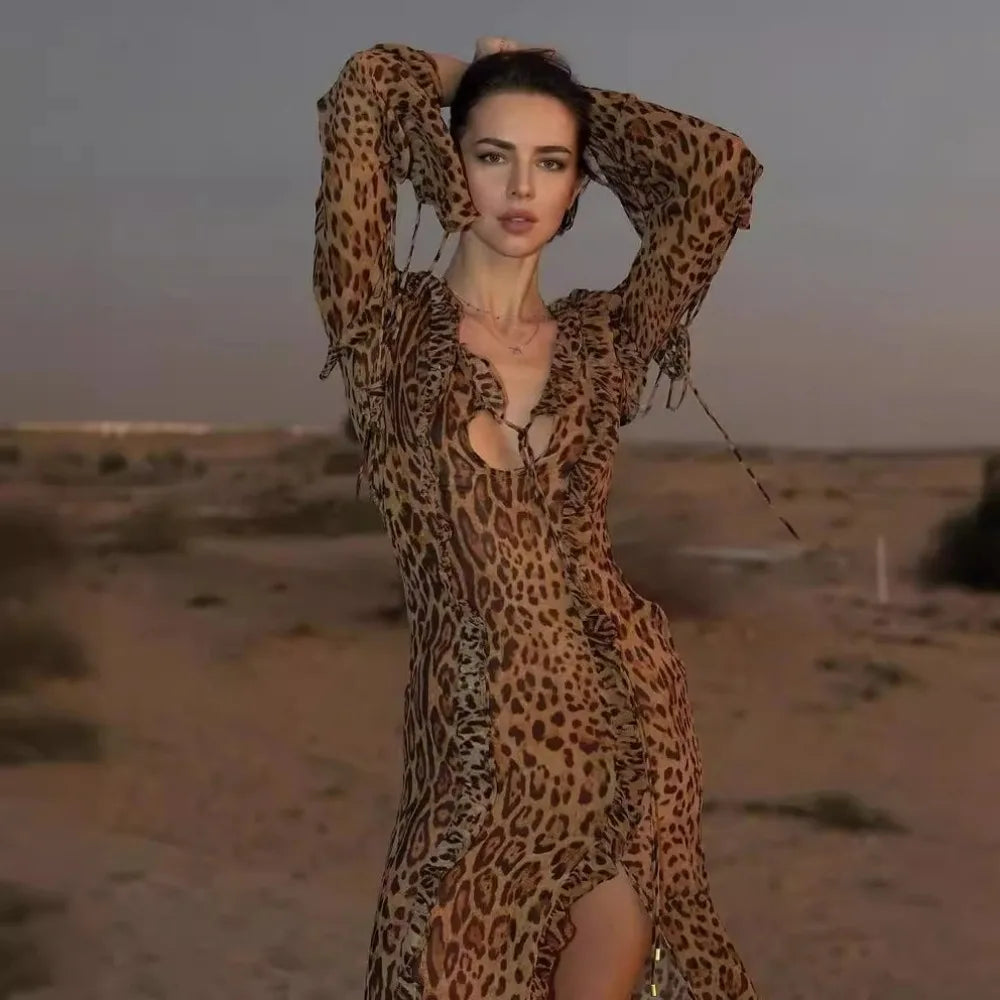 CM | Vestido largo con estampado de leopardo, volantes y abertura alta