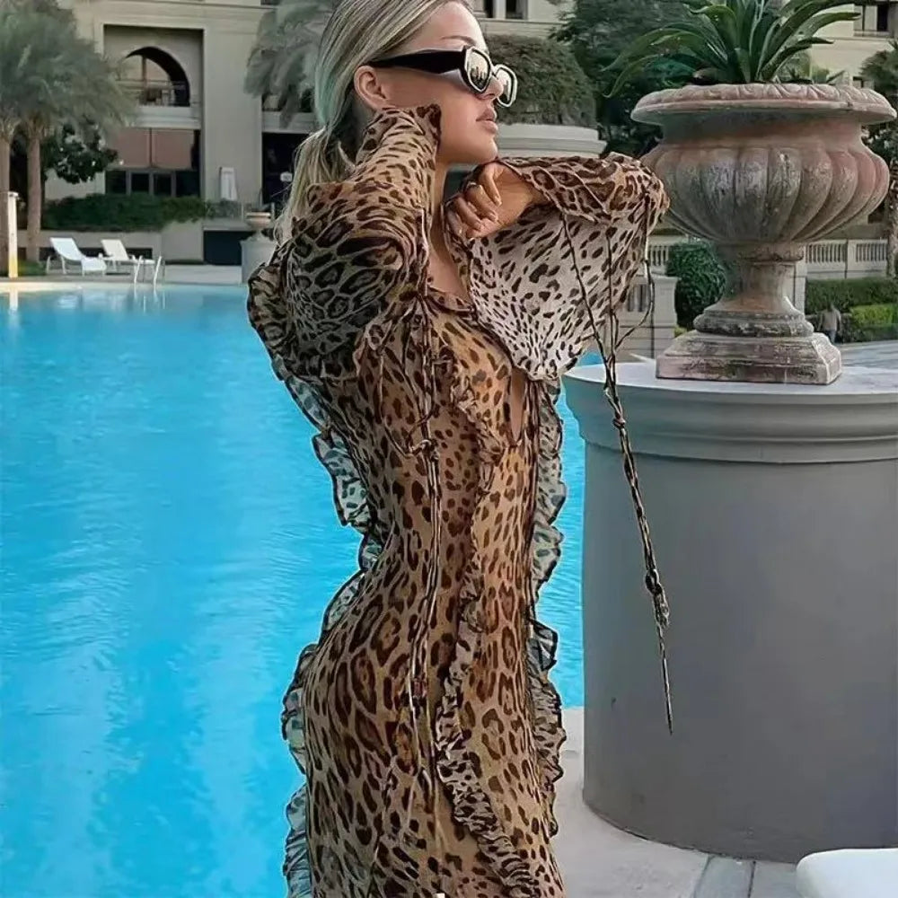 CM | Vestido largo con estampado de leopardo, volantes y abertura alta