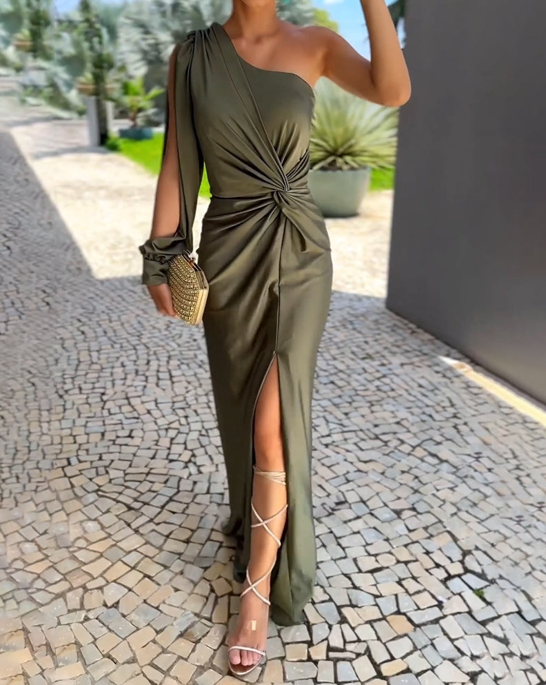 CM | Elegante vestido largo de una manga con abertura alta perfecto para fiestas y ocasiones especiales
