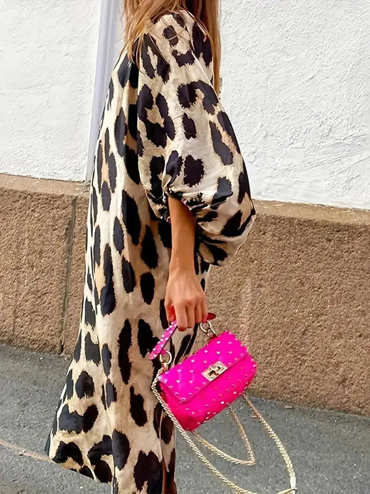 CM | Vestido midi con estampado de leopardo y mangas tres cuartos