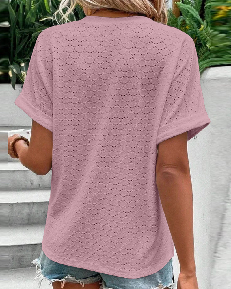 CM | Camisa de manga corta monocolor con escote de muesca y ojales