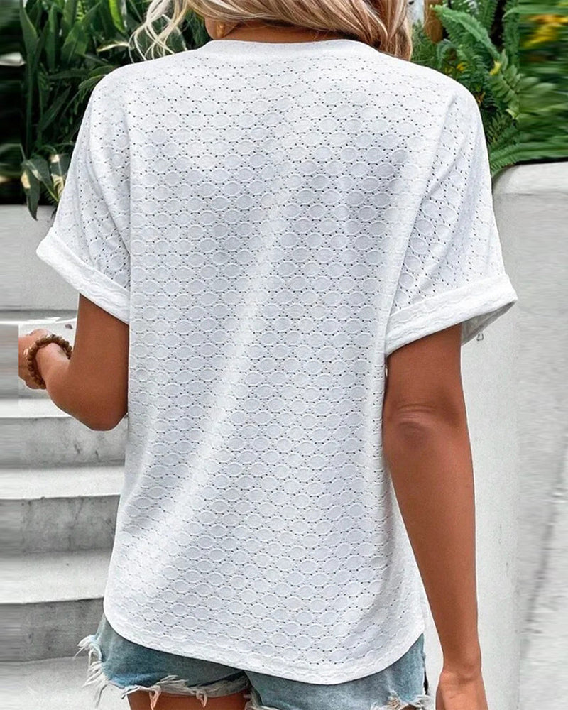 CM | Camisa de manga corta monocolor con escote de muesca y ojales