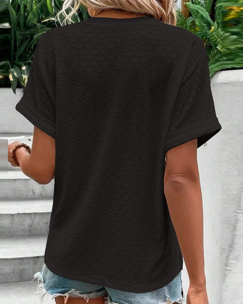 CM | Camisa de manga corta monocolor con escote de muesca y ojales