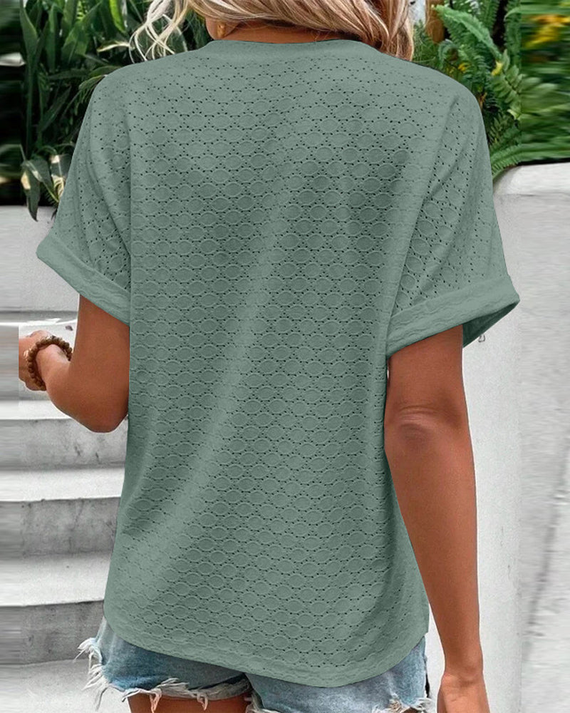 CM | Camisa de manga corta monocolor con escote de muesca y ojales
