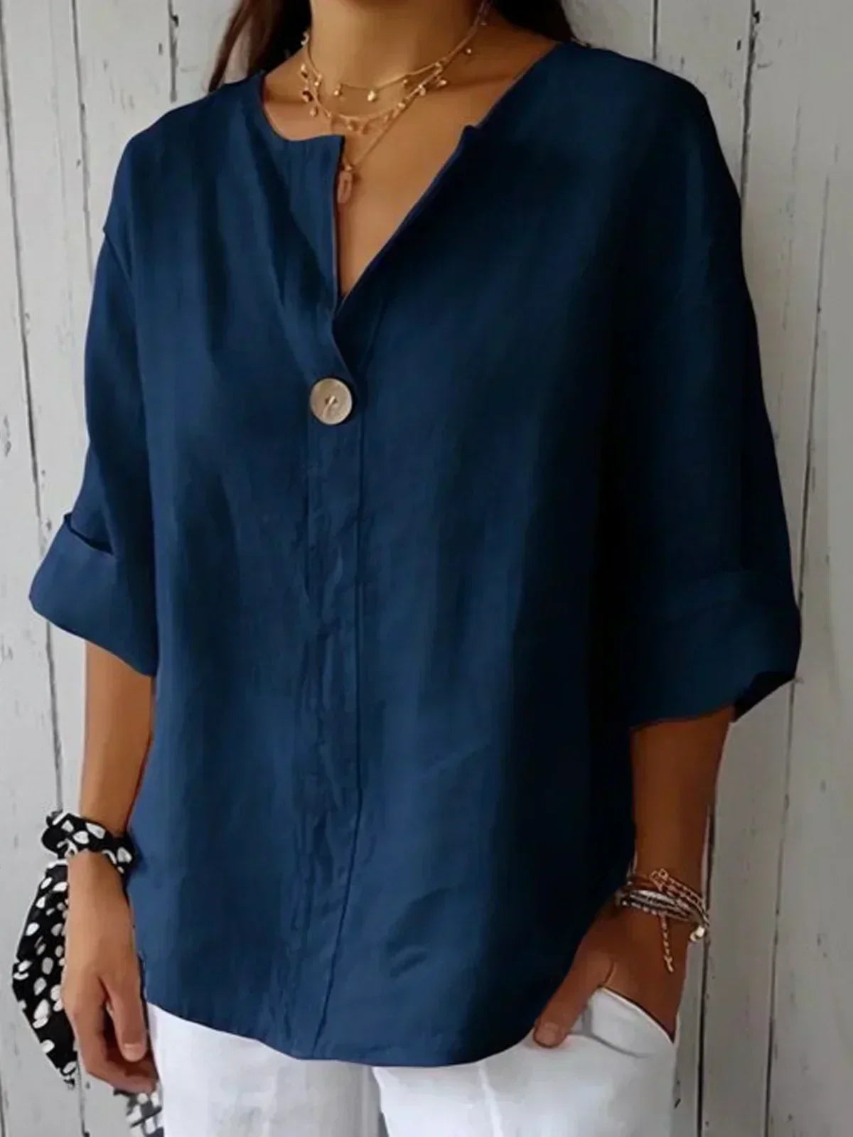 CM | Blusa casual cuello pico Compra 1 y llévate 1 GRATIS