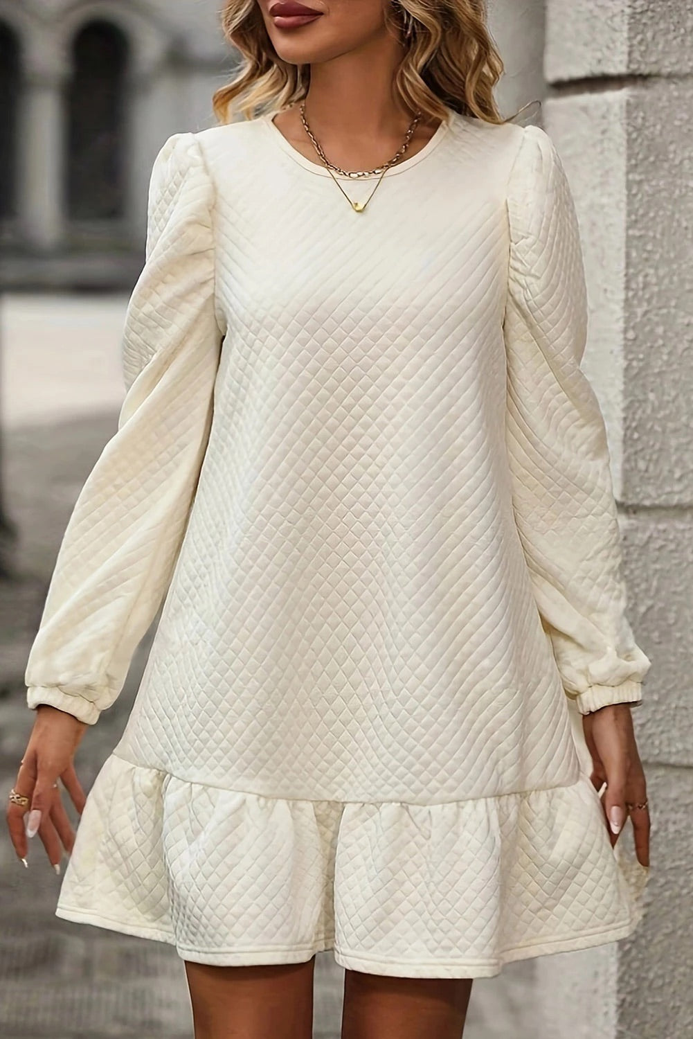 CM | Minivestido estructurado blanco con dobladillo de volantes