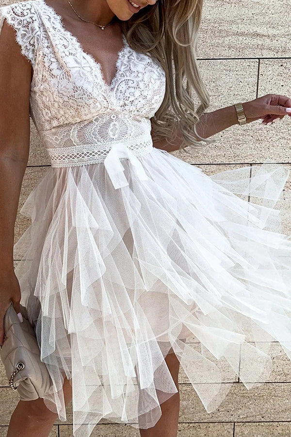 CM | Vestido midi de encaje sin mangas y escote en V